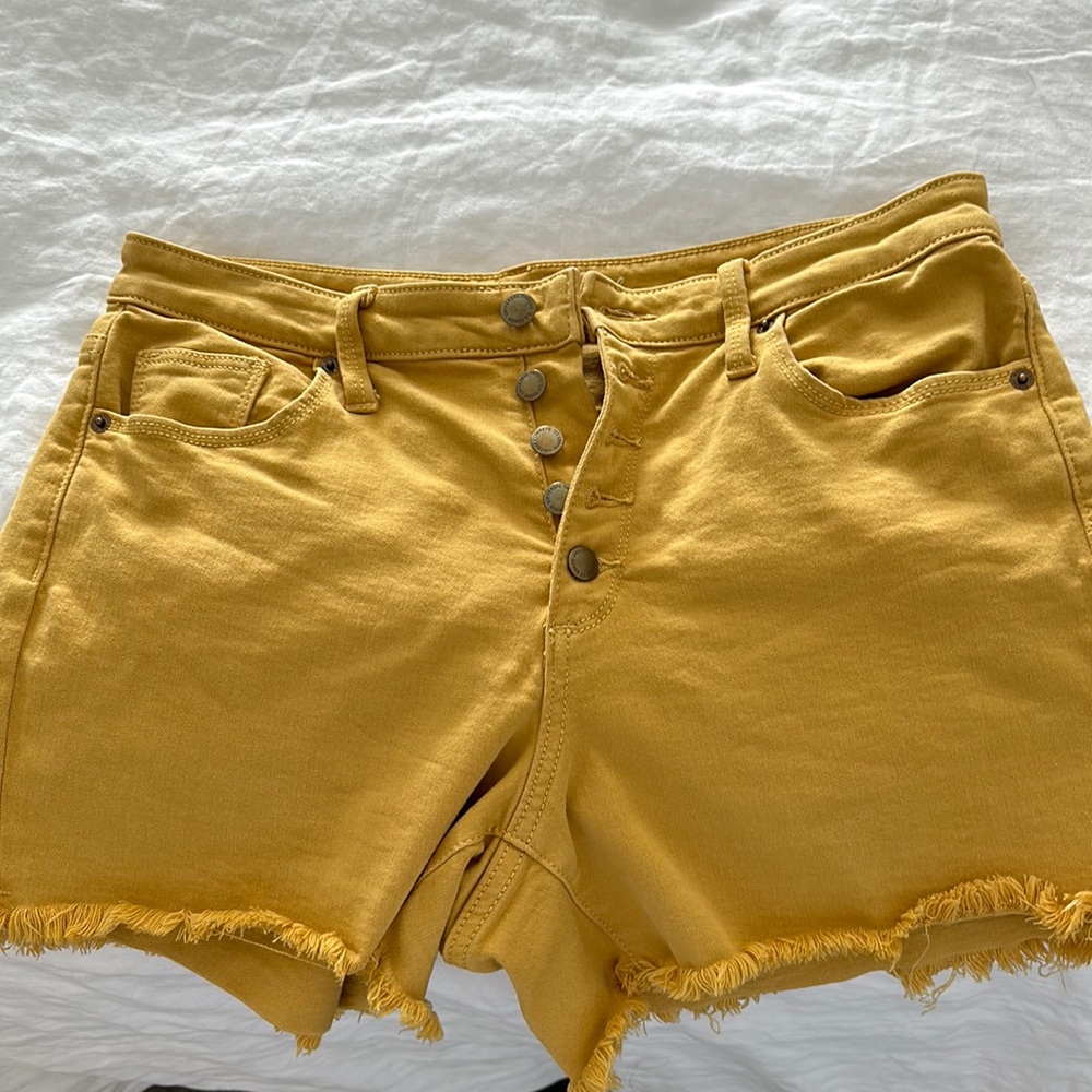 Universal Thread size 8 button-fly jean shorts.  Color golden mustard.